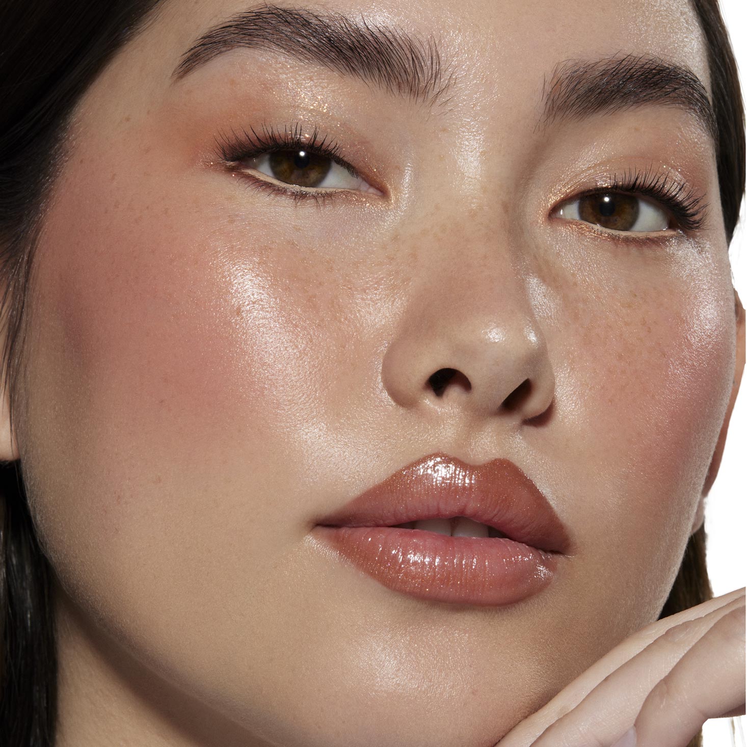 Perfect Peach ColourPop Liquid Blush glowing on model’s cheeks, creating a dewy peach flush with soft shimmer; paired with warm peach eyeshadow and glossy nude lips in a studio close-up for a fresh, natural finish.